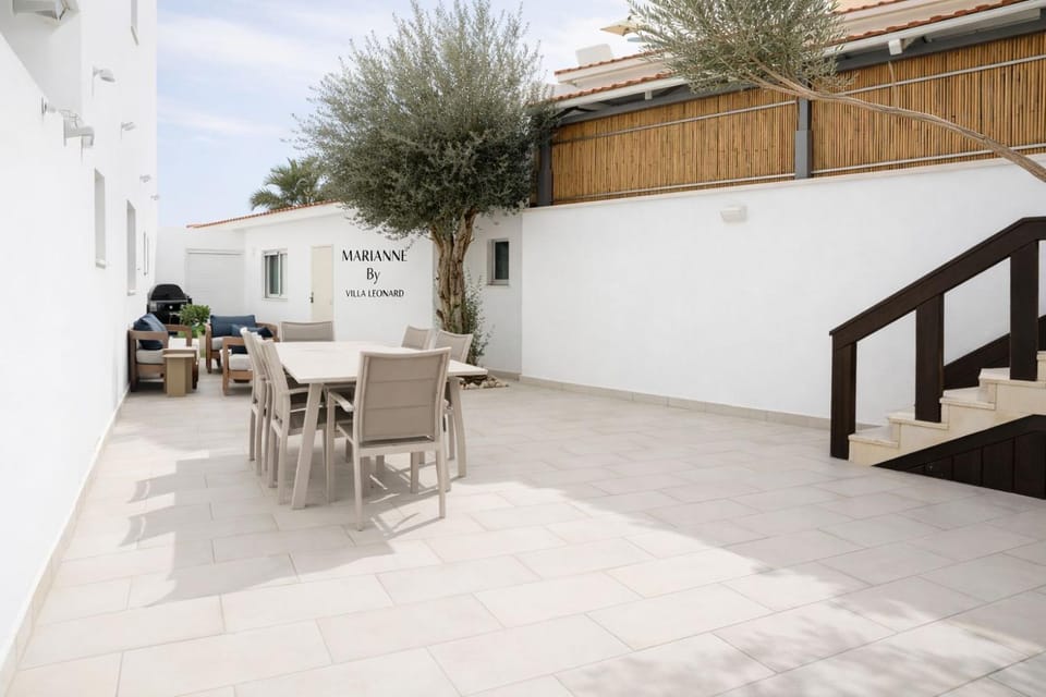 Patio, BBQ facilities