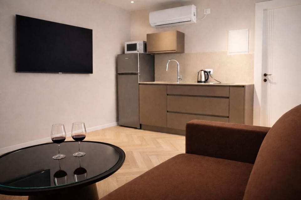 TV and multimedia, Kitchen or kitchenette, Living room