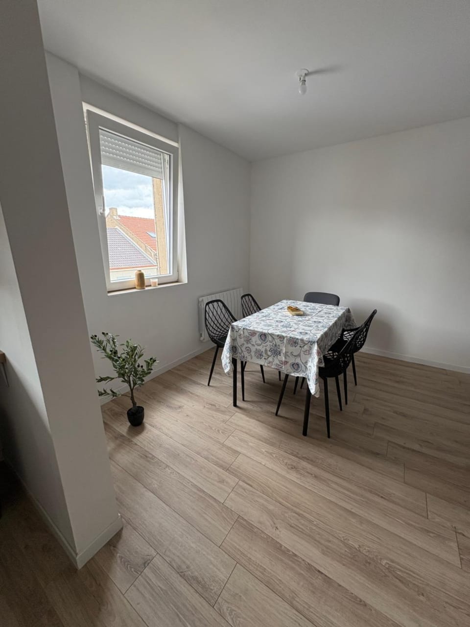 Appartement moderne 2 chambres avec cuisine équipée Proche Carling et Saint-Avold Apartment in Grand Est