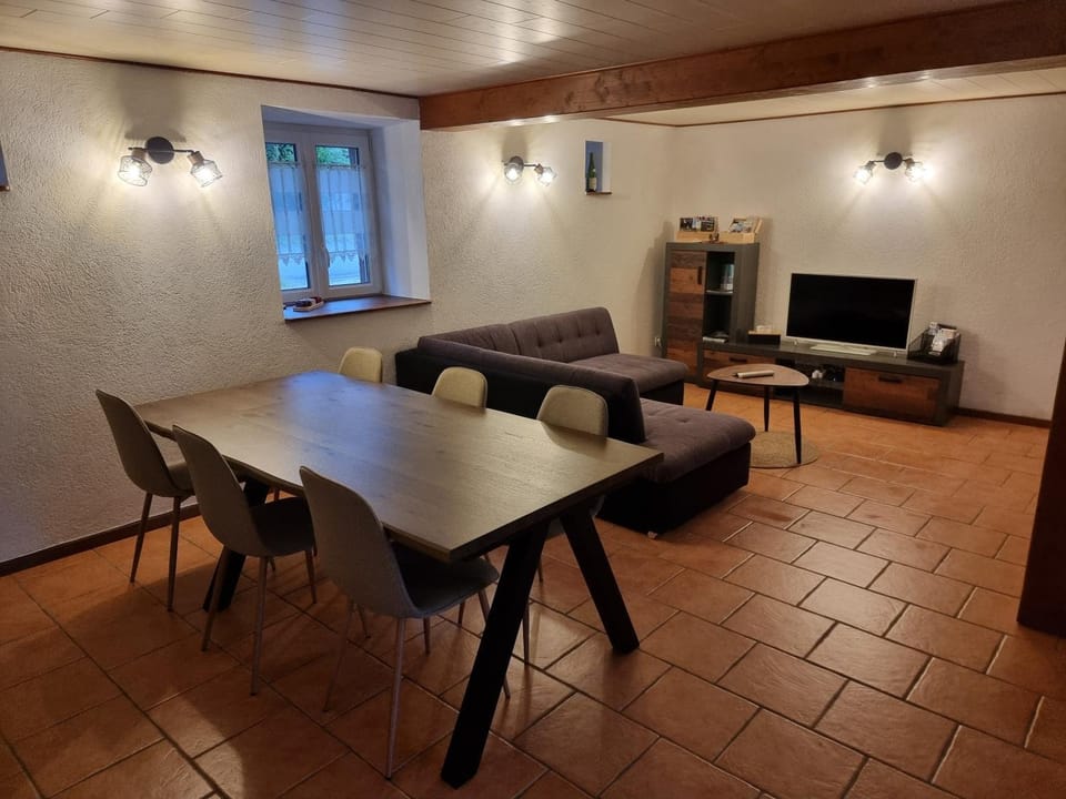TV and multimedia, Living room, Dining area