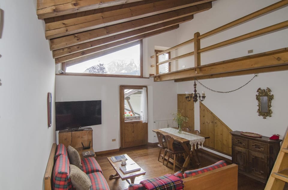 Communal lounge/ TV room, Living room