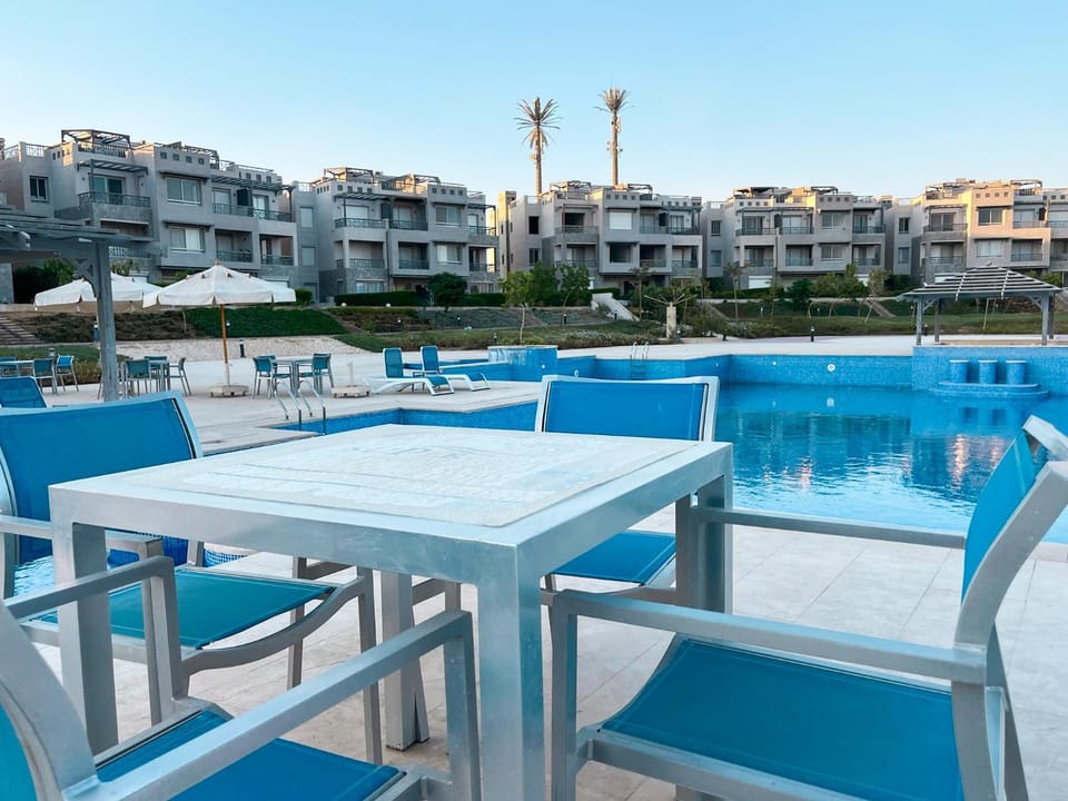 View (from property/room), Pool view, Swimming pool, sunbed