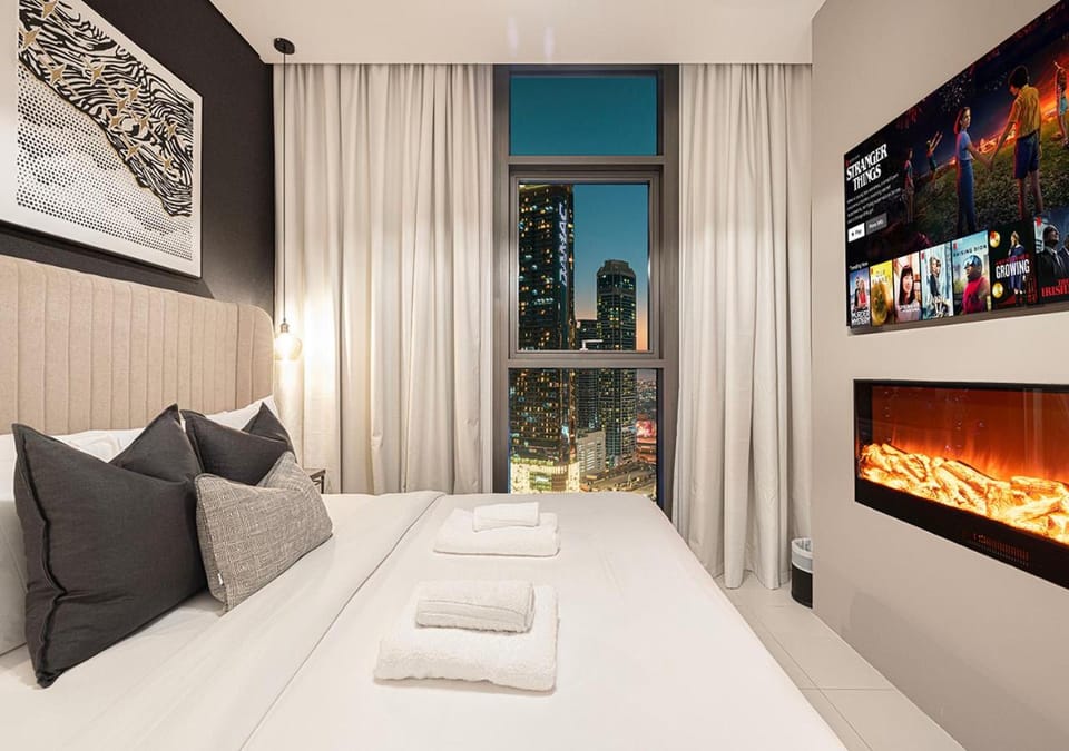 Bed, TV and multimedia, Evening entertainment, Bedroom, Sea view, fireplace, towels