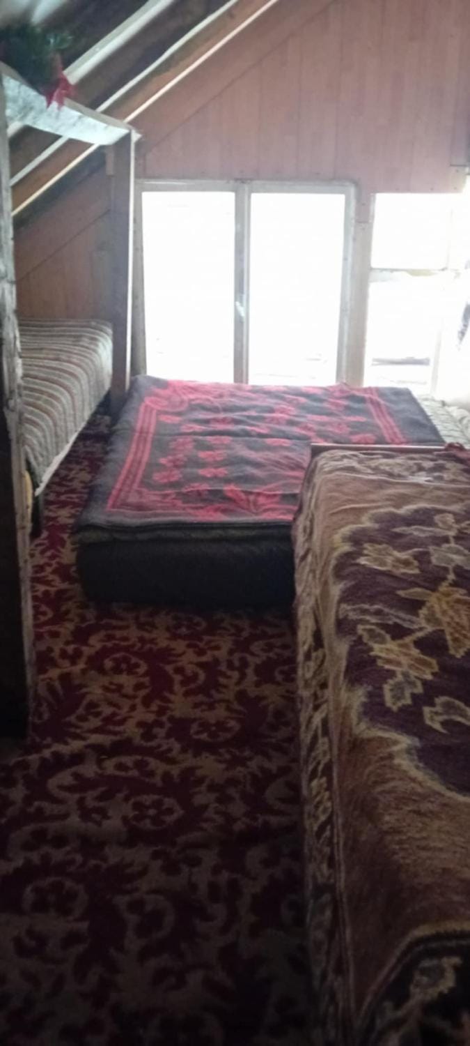 Pensiunea din Deal Bed and Breakfast in Romania