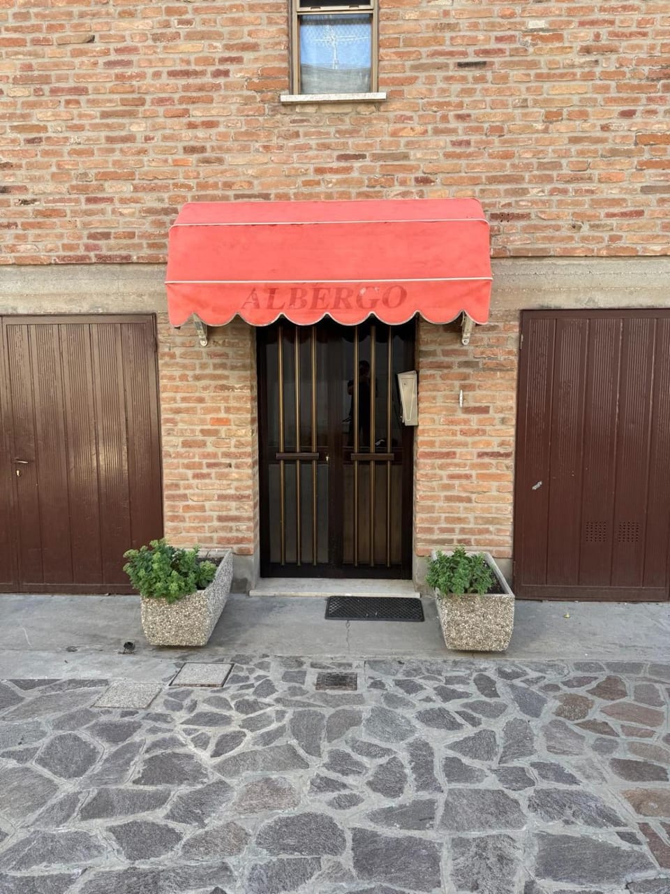 Facade/entrance