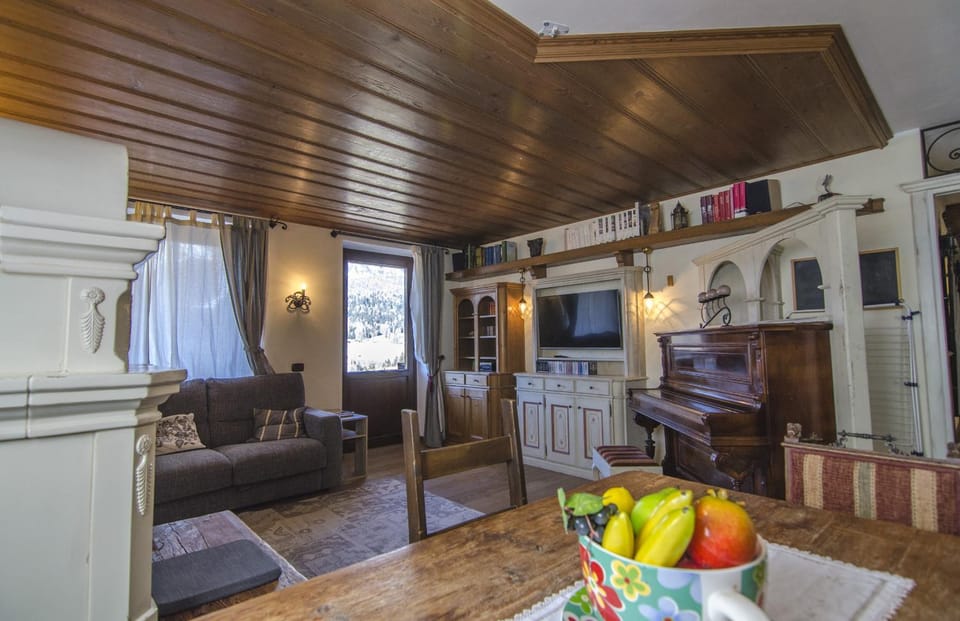 Communal lounge/ TV room, Living room