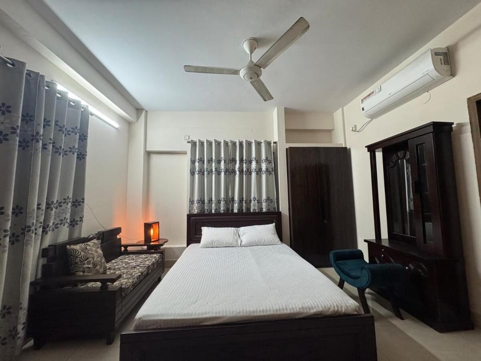 Bed, Photo of the whole room, Bedroom, air conditioner