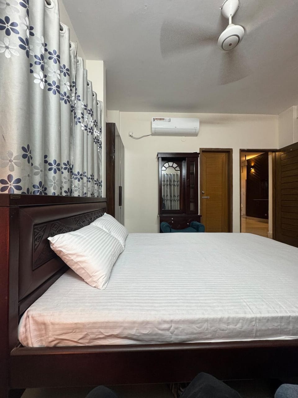 Bed, Photo of the whole room, Bedroom, wardrobe, air conditioner