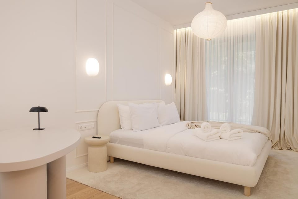 Ōura - Designer Apartment with Private Parking & AC Apartment in Brasov
