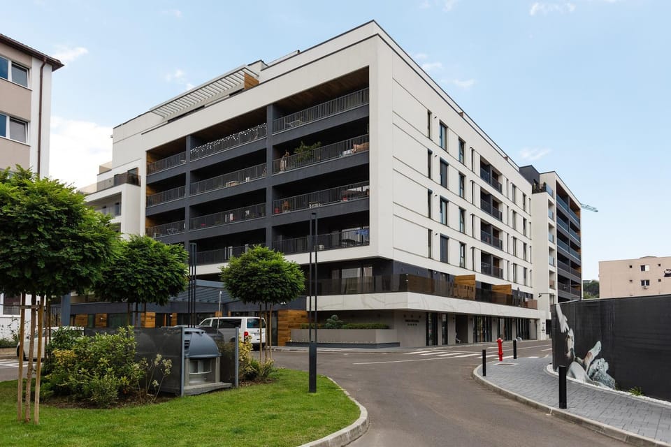 Ōura - Designer Apartment with Private Parking & AC Apartment in Brasov
