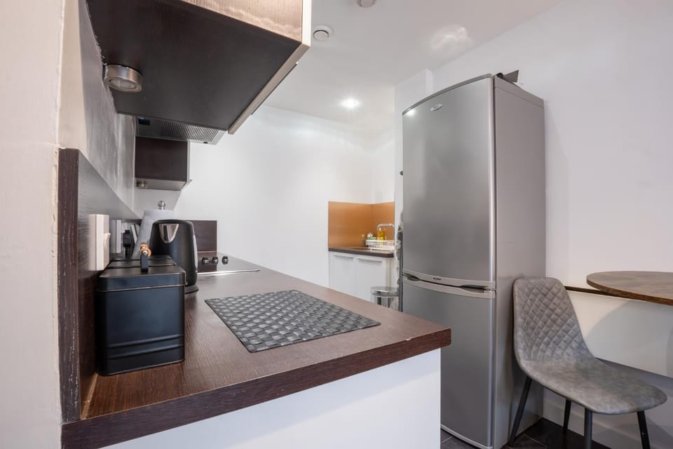 Kitchen or kitchenette, oven
