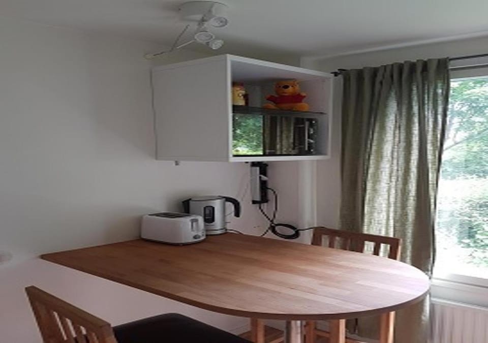 Coffee/tea facilities, Kitchen or kitchenette, Dining area, microwave