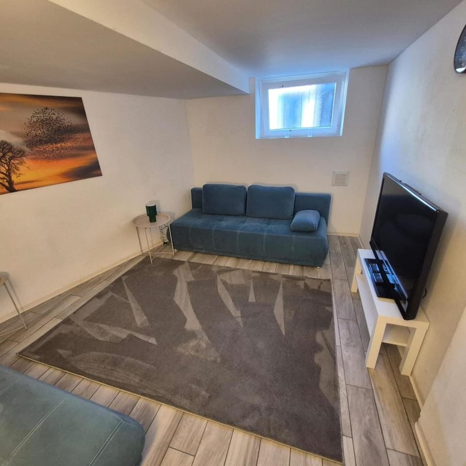 Communal lounge/ TV room, TV and multimedia, Living room, Seating area, Evening entertainment