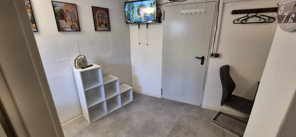 TV and multimedia, Kitchen or kitchenette, wardrobe