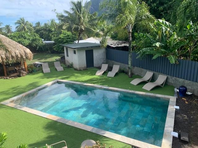 Swimming pool, Swimming pool
