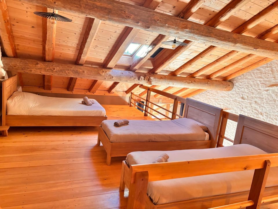Gîte Les Plaisirs du Lac avec spa & sauna House in Jura
