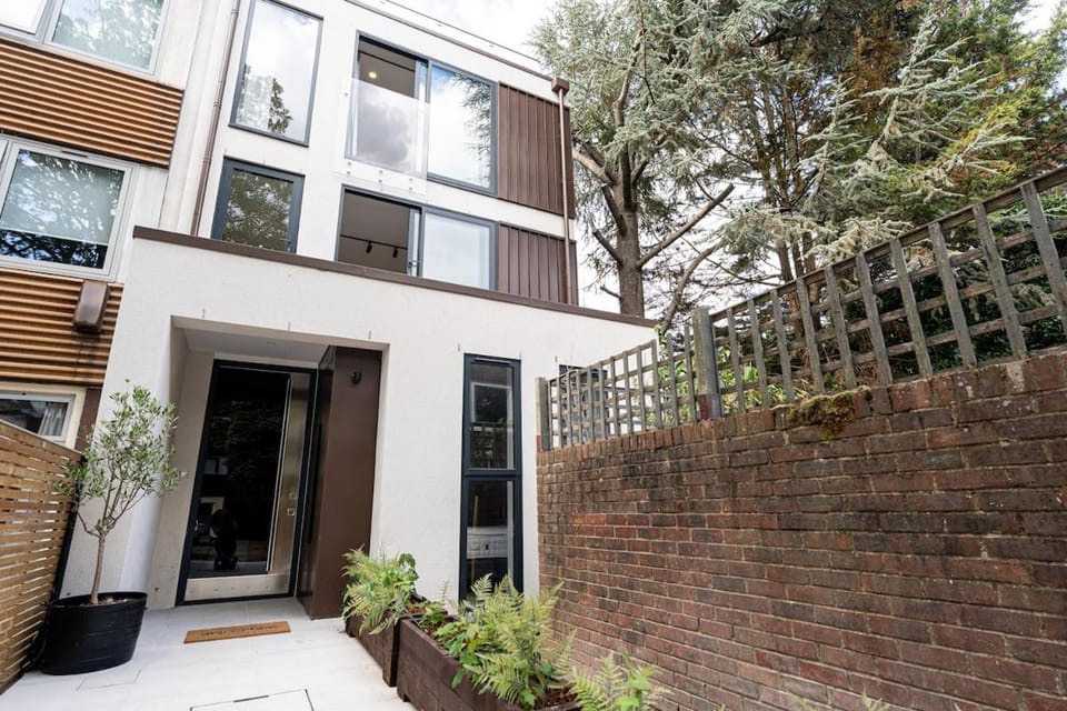 Wimbledon Nest - Bright, modern Villa in London