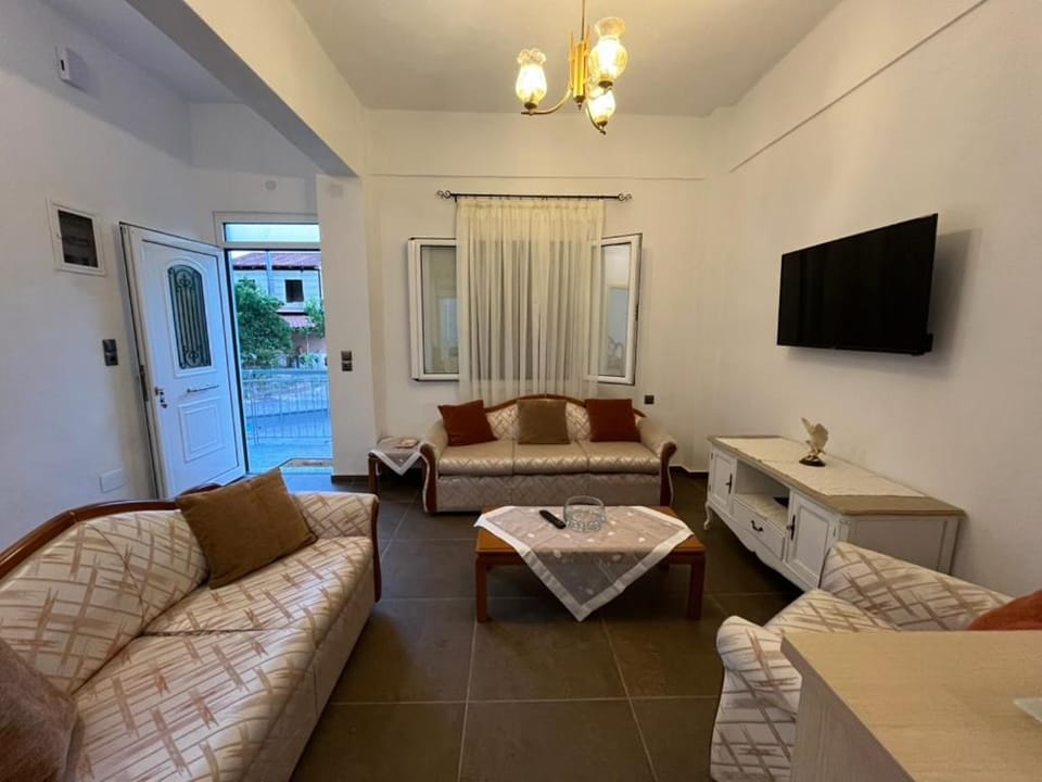 Communal lounge/ TV room, TV and multimedia, Living room, Seating area