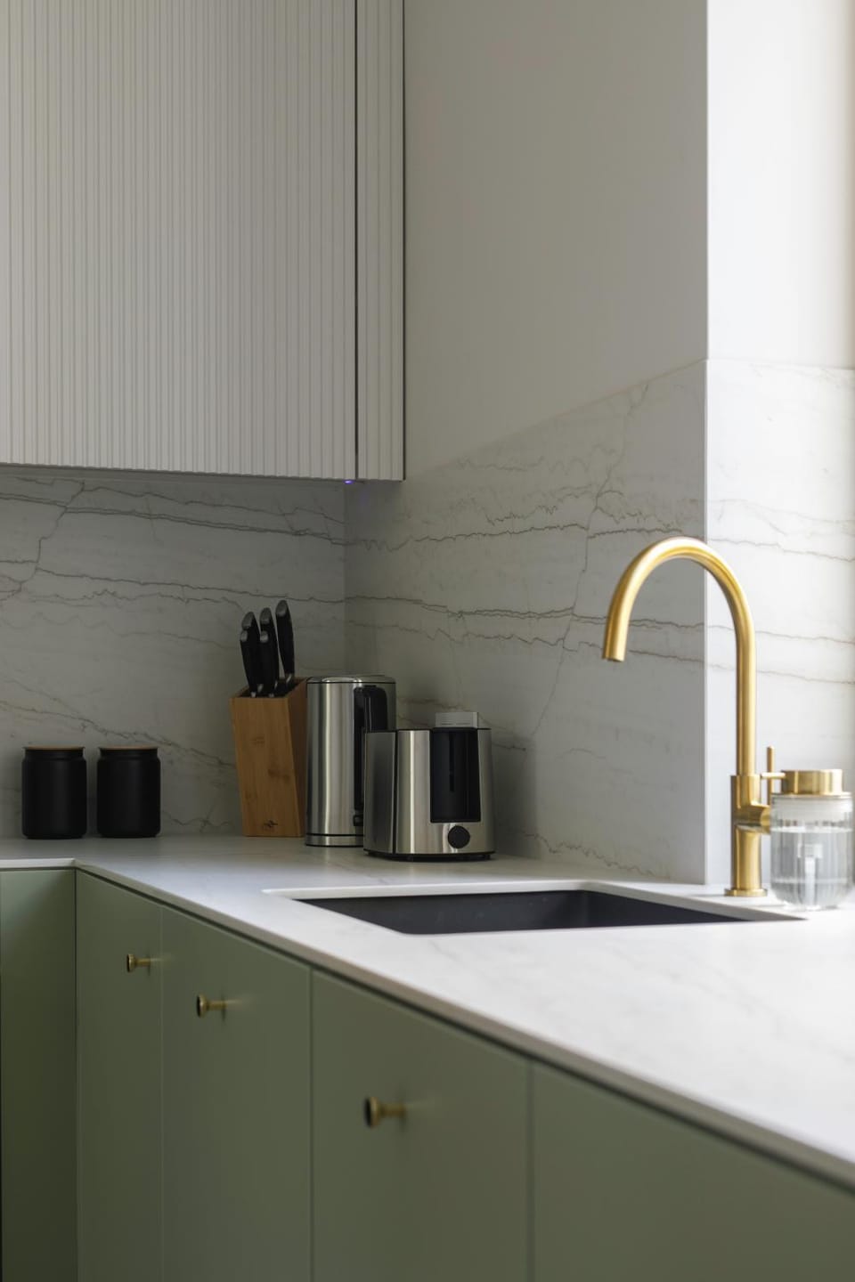 Coffee/tea facilities, Kitchen or kitchenette, stove, toaster