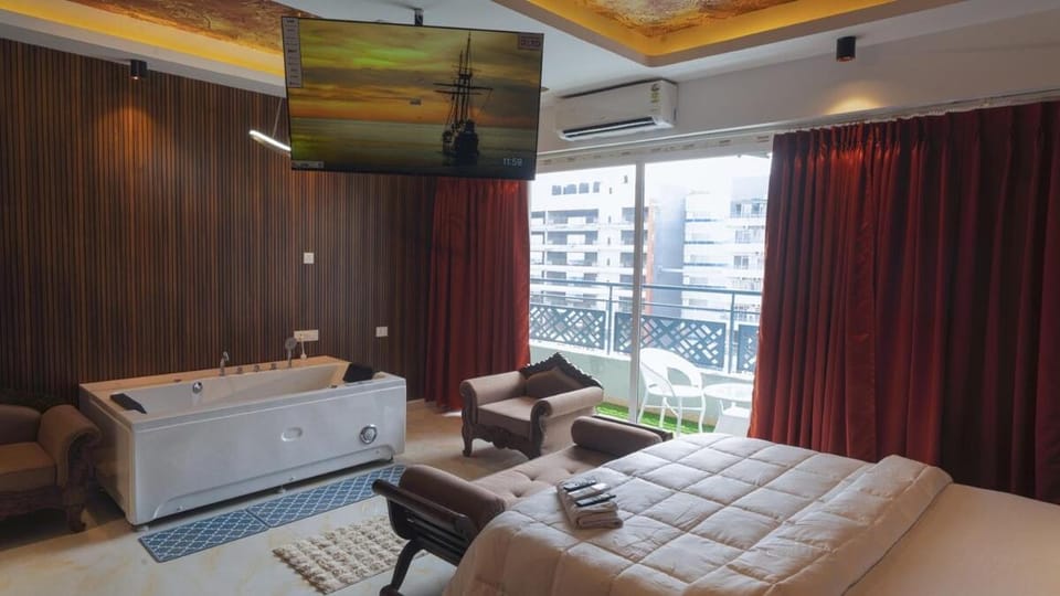Jacuzzi Golden Aura Suite with Private Apartment in Noida