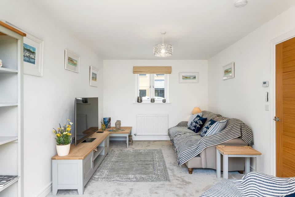 Modern Home in Dartmouth Private Parking & Garden House in Dartmouth