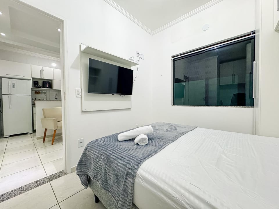 Bed, TV and multimedia, Photo of the whole room, Bedroom, towels, wardrobe