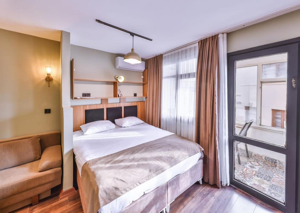 Bed, Photo of the whole room, Bedroom, air conditioner