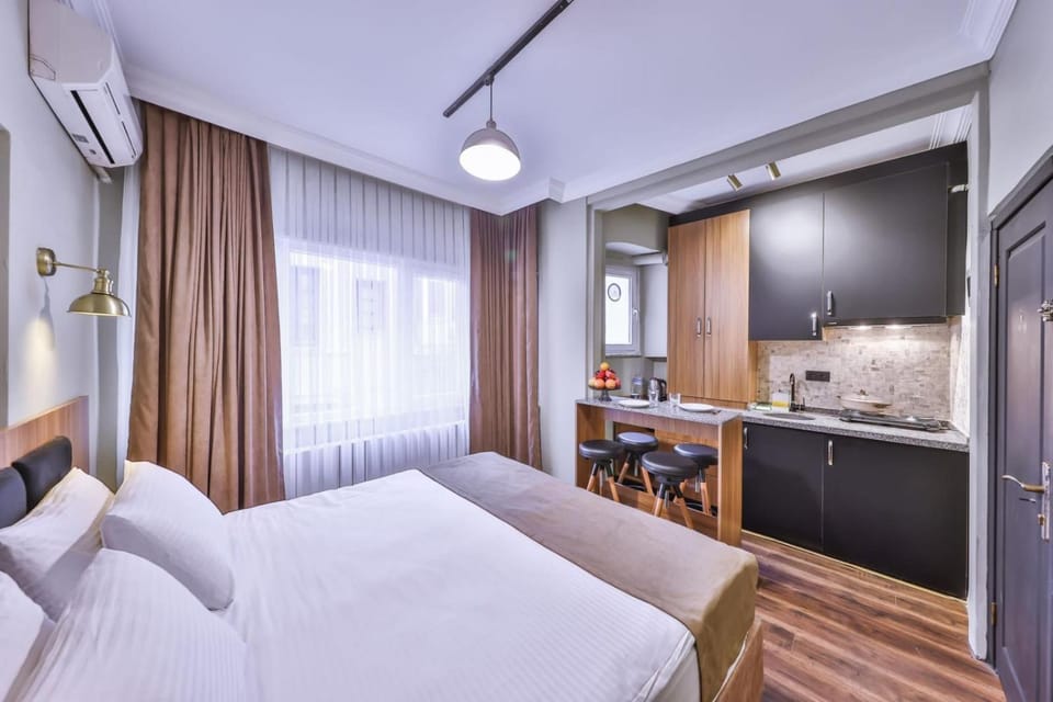 Bed, TV and multimedia, Kitchen or kitchenette, Living room, Photo of the whole room, Seating area, Dining area, Bedroom, minibar, oven, air conditioner