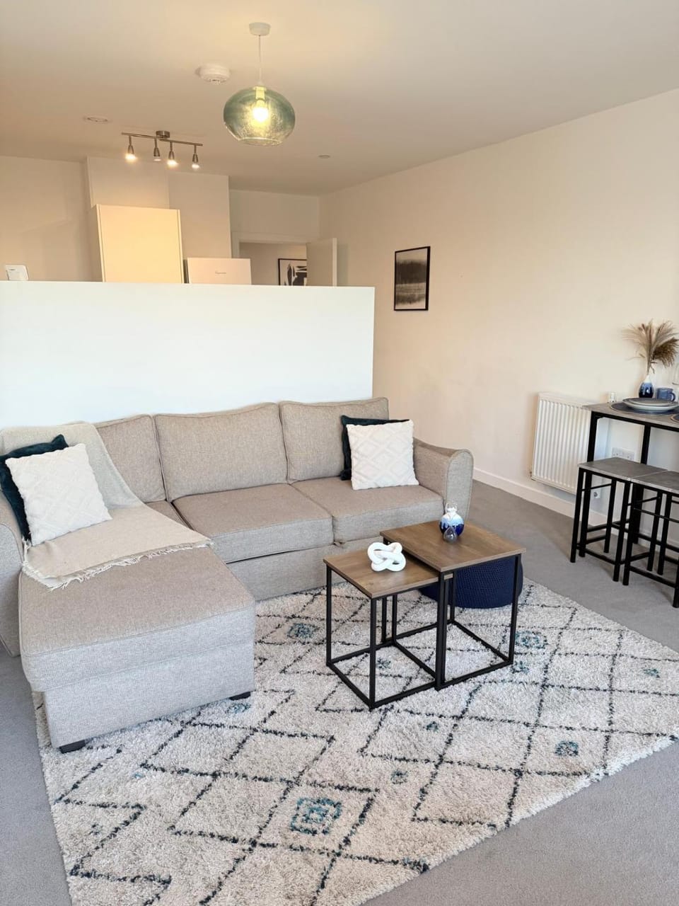 Modern 1-Bed Flat, Sleeps 4 Apartment in London Borough of Southwark