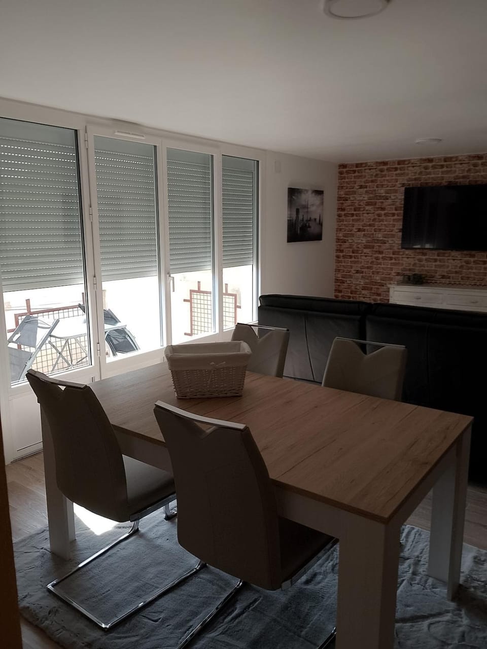 TV and multimedia, Dining area