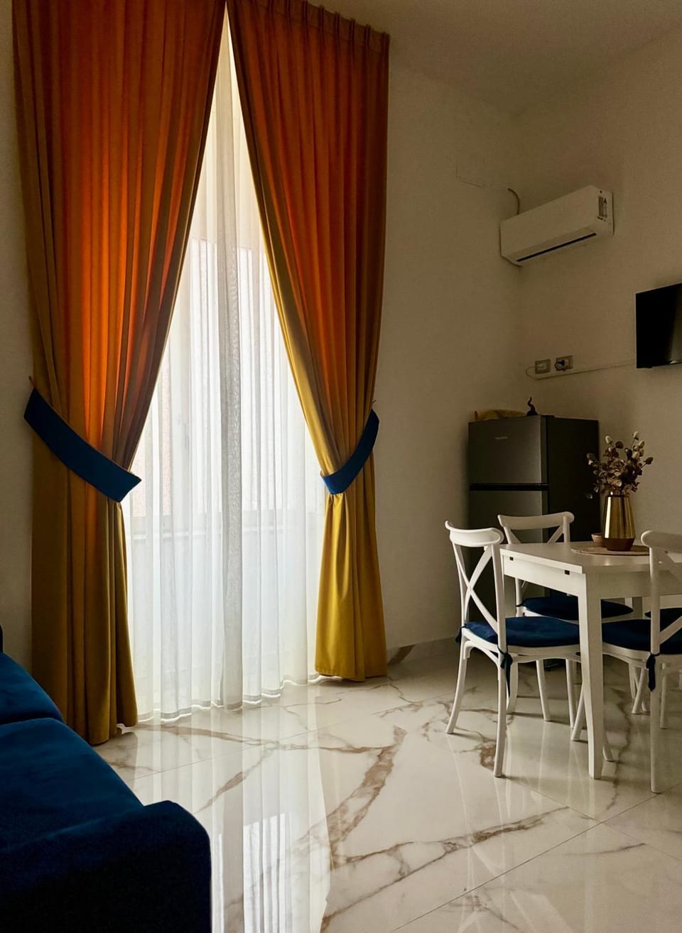 Living room, Seating area, kitchen