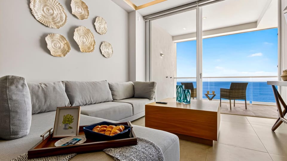 TV and multimedia, Living room, Seating area, Dining area, Sea view