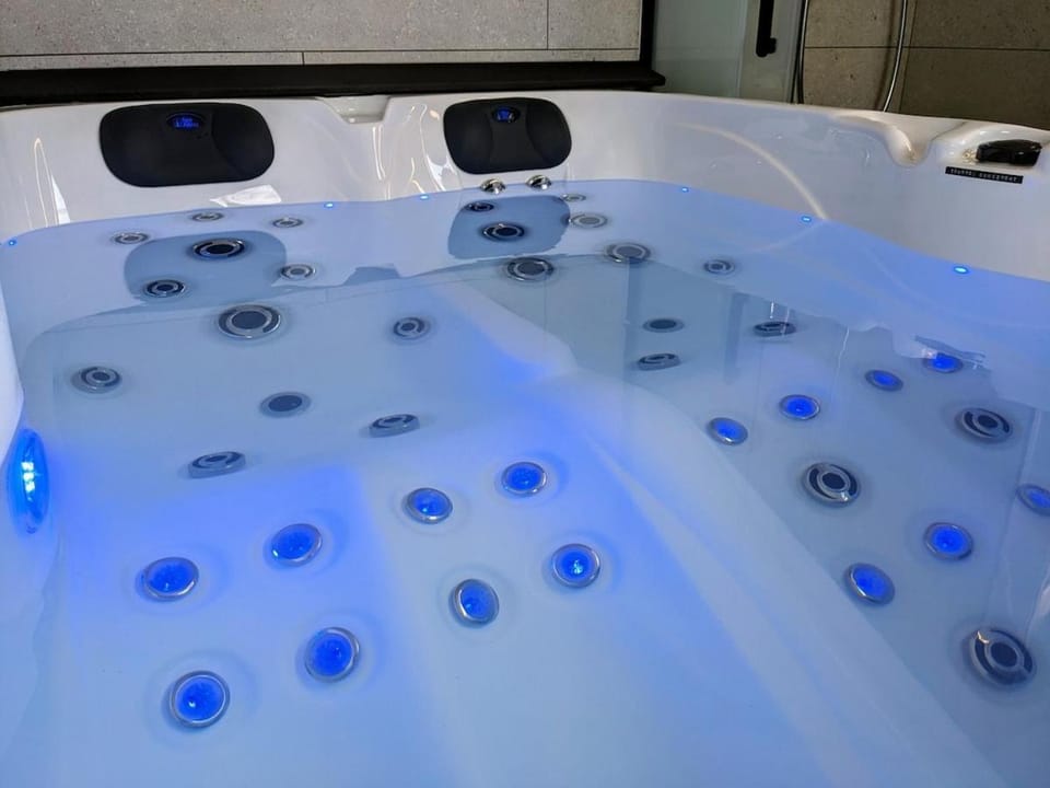 Entre-Nous-Deux Sauna & Spa House in Auvergne-Rhône-Alpes