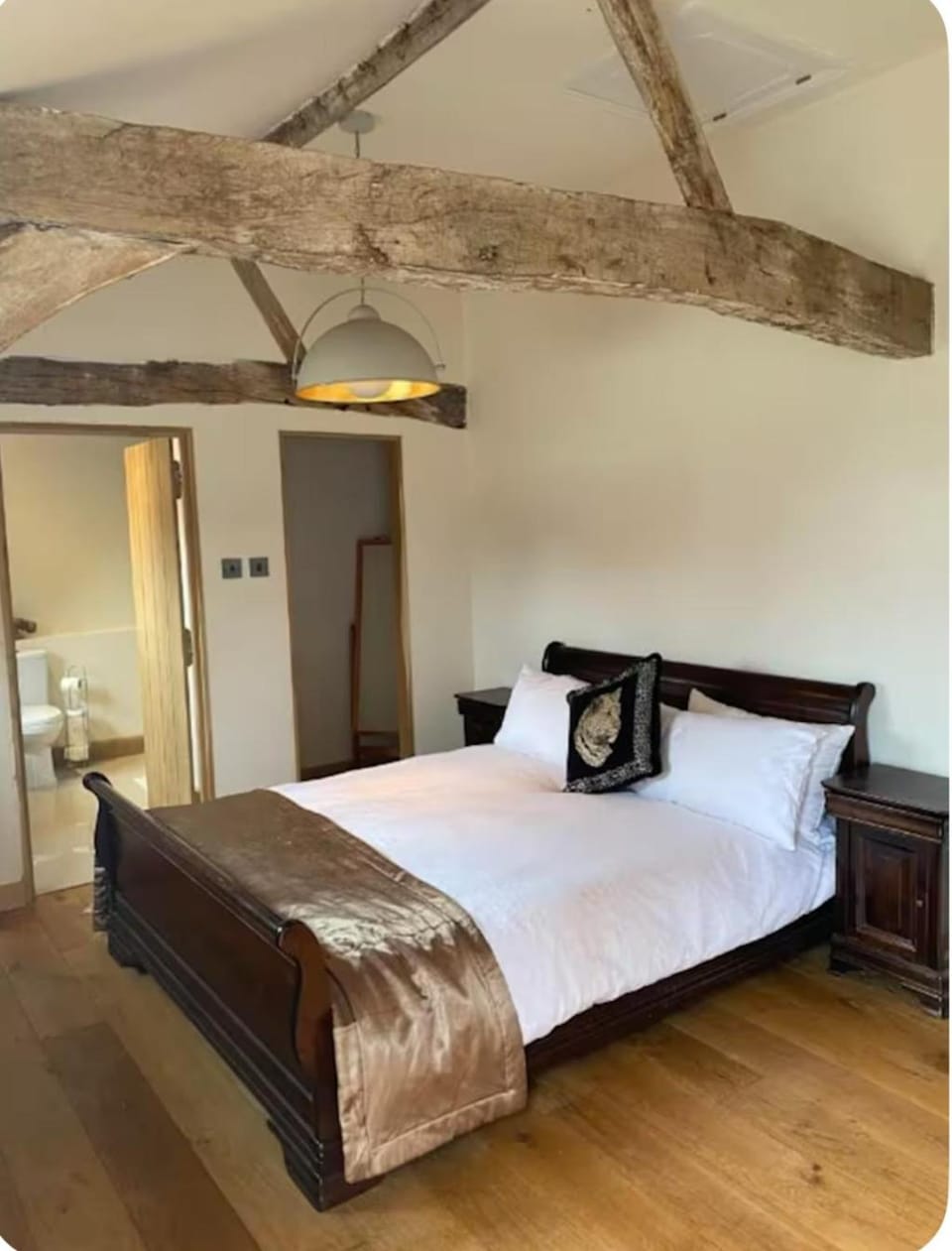Tranquil detached barns in Sherborne St John Apartment in England