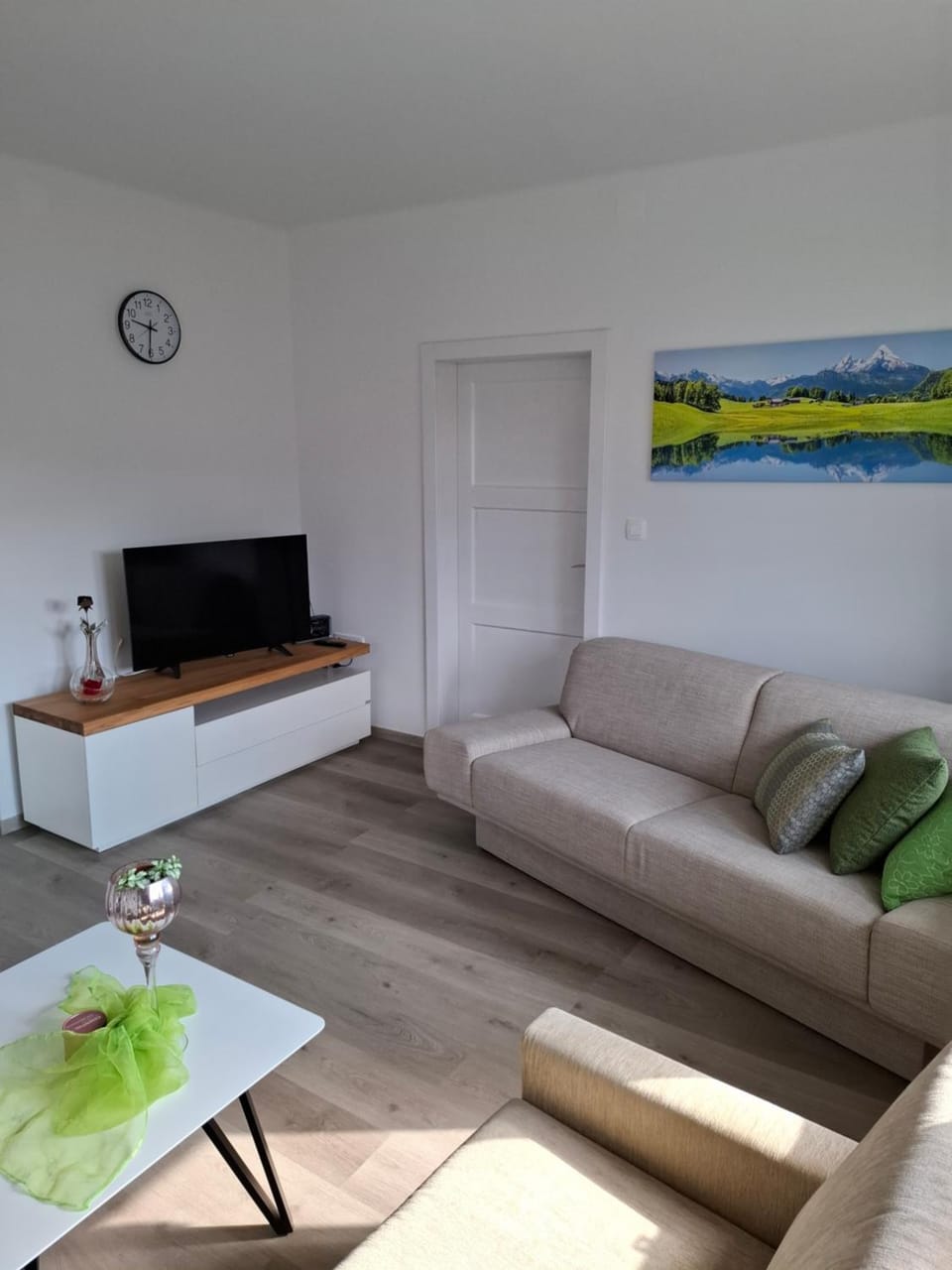 Communal lounge/ TV room