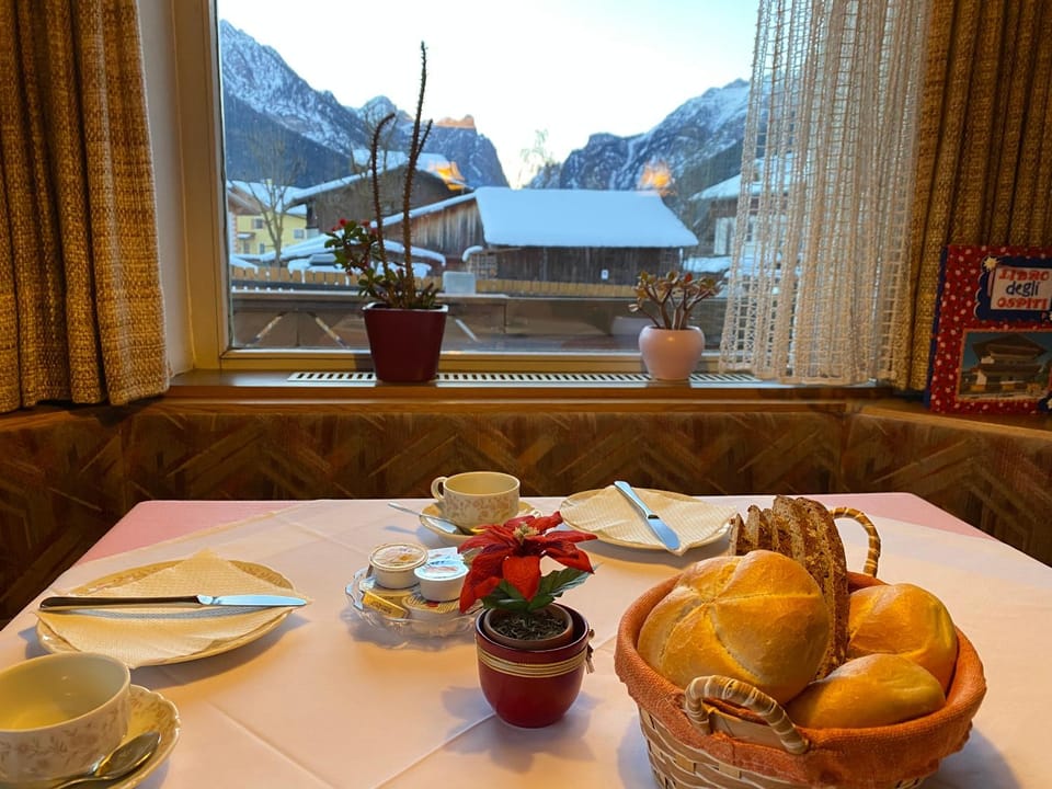 Food and drinks, Food