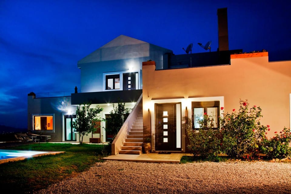 Facade/entrance, Night