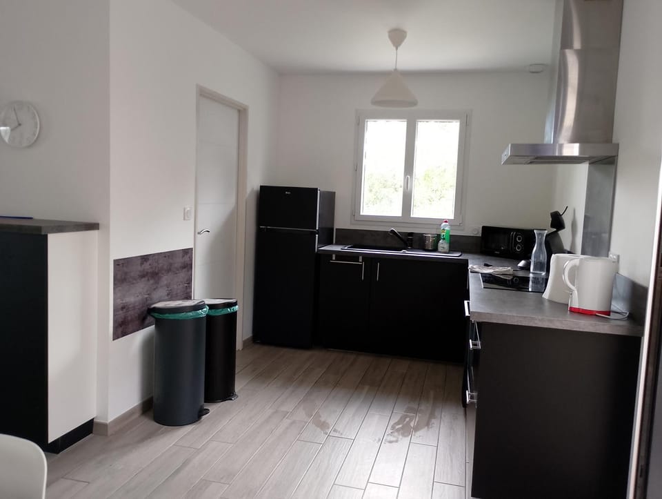 Chambre avec salle de bain et WC privés Vacation rental in Nouvelle-Aquitaine