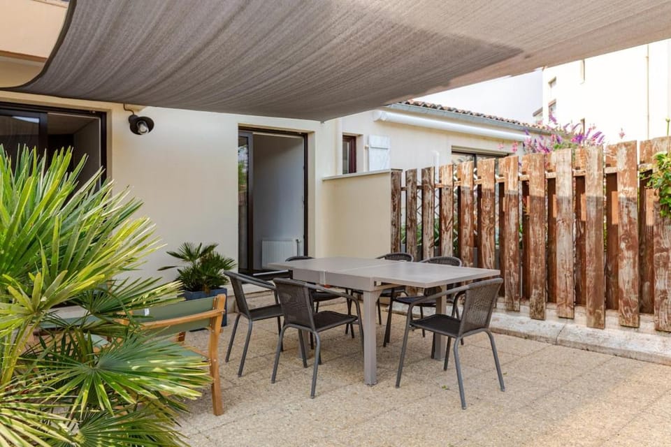 Diane - Beach, Wi-Fi, sleeps 6, Modern and Neat Apartment in La Rochelle