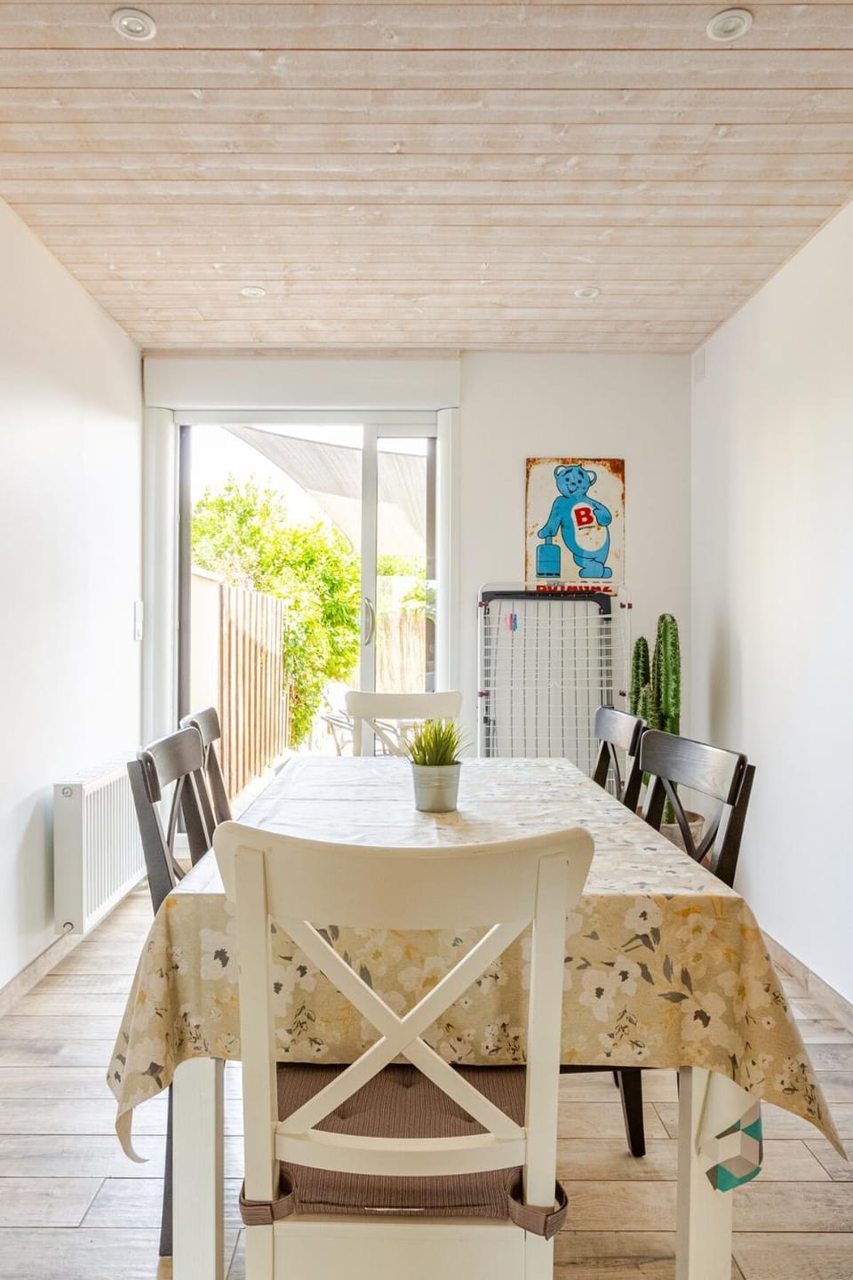 Diane - Beach, Wi-Fi, sleeps 6, Modern and Neat Apartment in La Rochelle