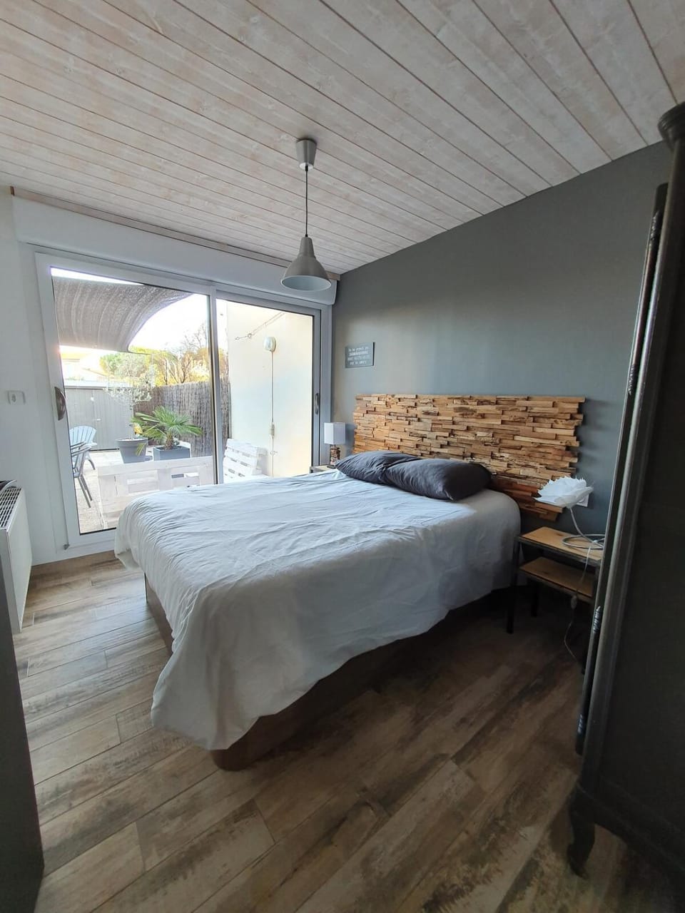 Diane - Beach, Wi-Fi, sleeps 6, Modern and Neat Apartment in La Rochelle