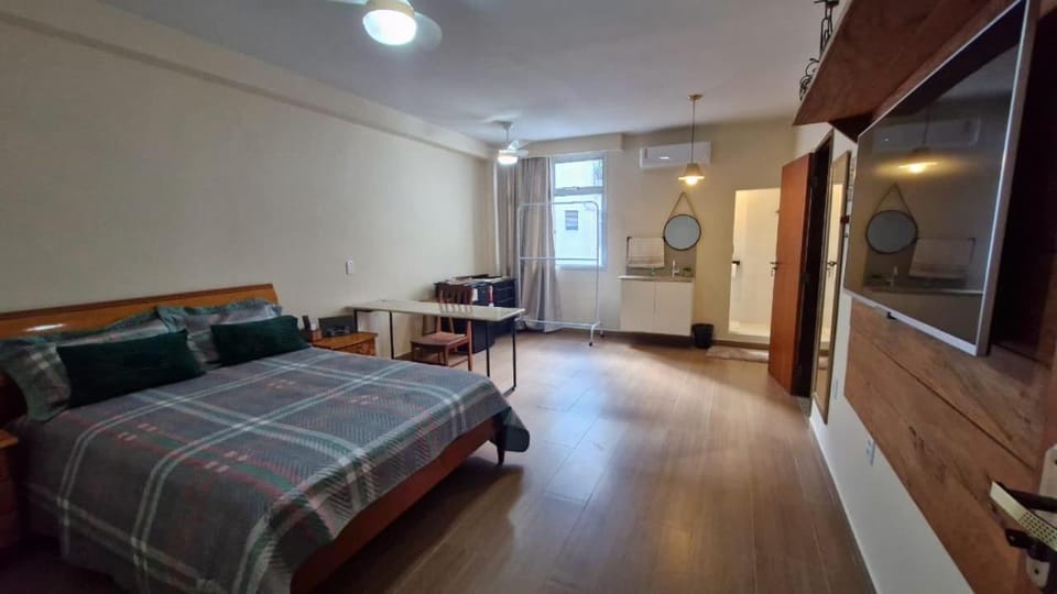 Suíte individual, ampla, aconchegante, bem localizada e com AR Vacation rental in Vitoria
