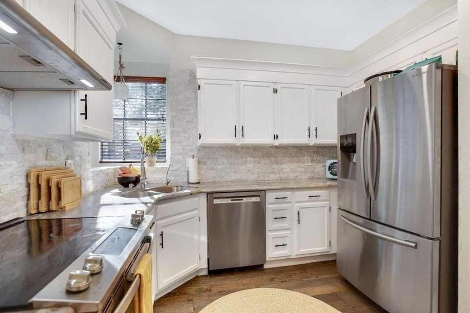 Cozy Gilbert Escape with Hot Tub, BBQ & Fire Pit House in Gilbert