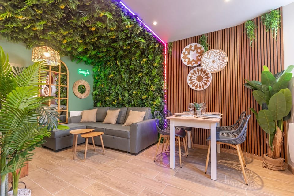 Living room, Dining area