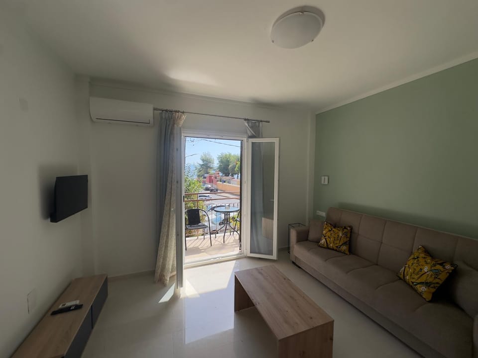 TV and multimedia, Balcony/Terrace, Living room, Sea view, air conditioner