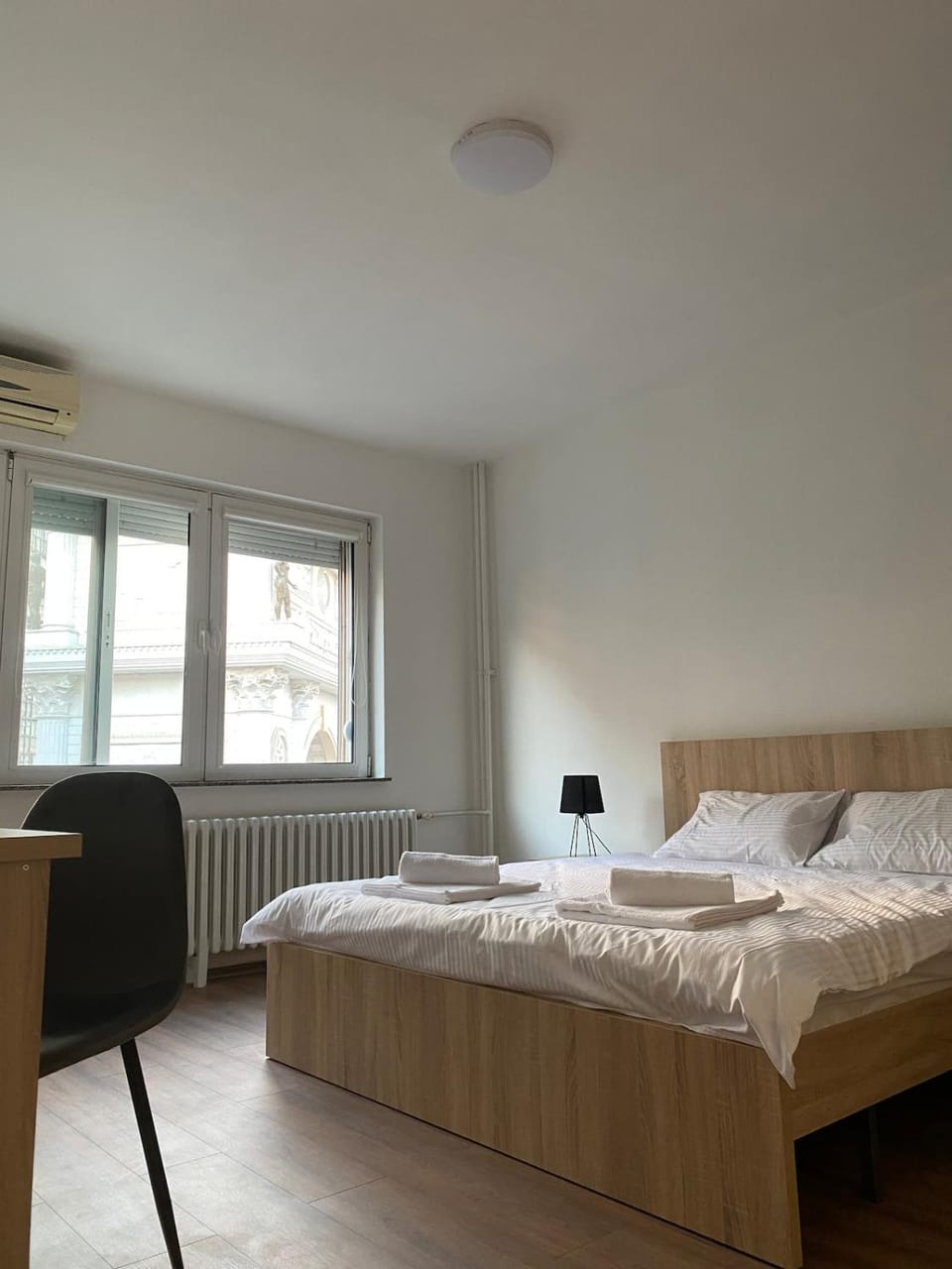 Bed, Bedroom, flat iron, internet, air conditioner