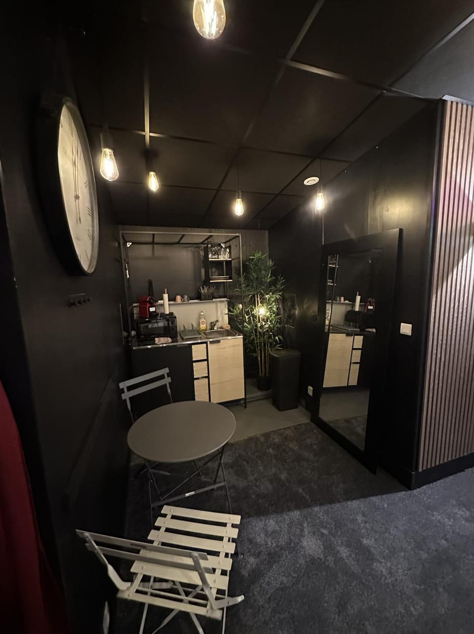 Cocon Jacuzzi et cinéma 4K B Apartment in Bordeaux
