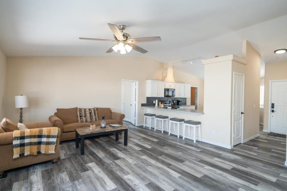 Havasu Oasis with BBQ, Boat Parking & Family Games House in Lake Havasu City