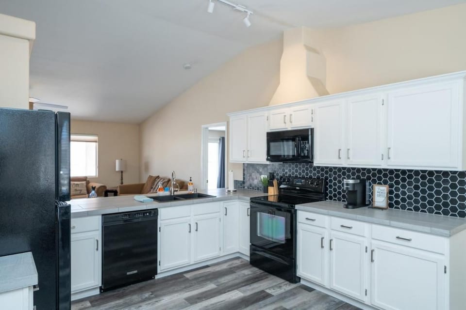 Havasu Oasis with BBQ, Boat Parking & Family Games House in Lake Havasu City