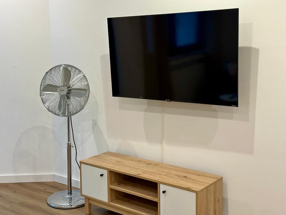 TV and multimedia, Living room, Bedroom